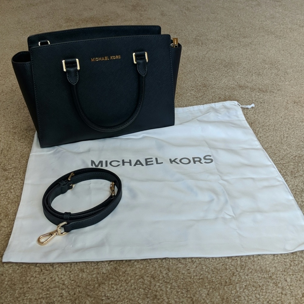 Michael Kors meduim Navy Selma satchel